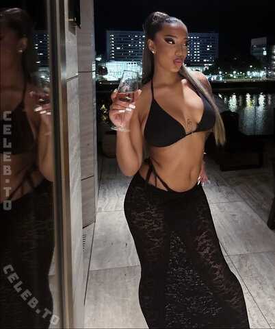 shaniaa.d1or Sexy (4 photos)
