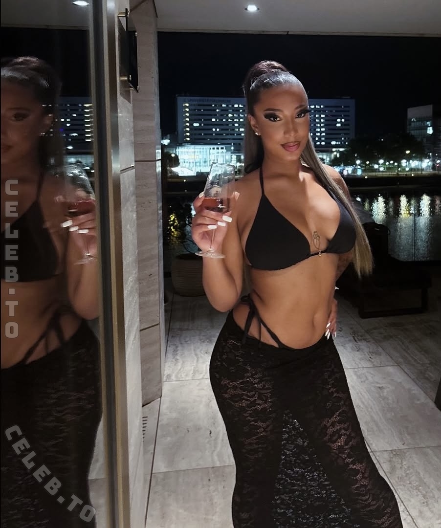 shaniaa.d1or nude photo 2
