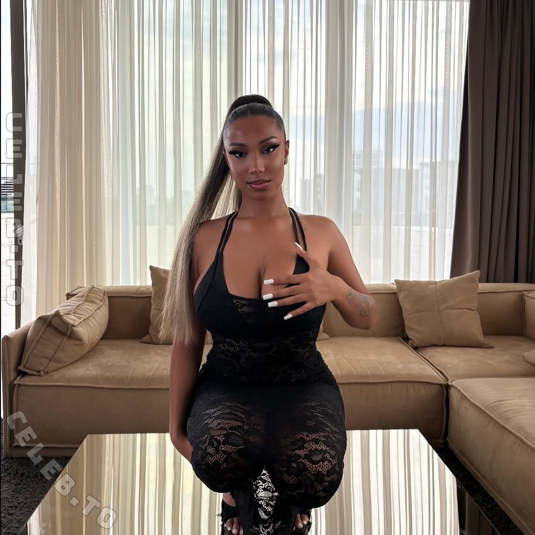 shaniaa.d1or nude photo 7