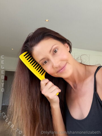 Shannon Elizabeth nude photo 6