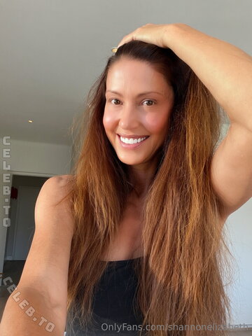Shannon Elizabeth nude photo 3
