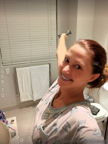 Shannon Elizabeth nude