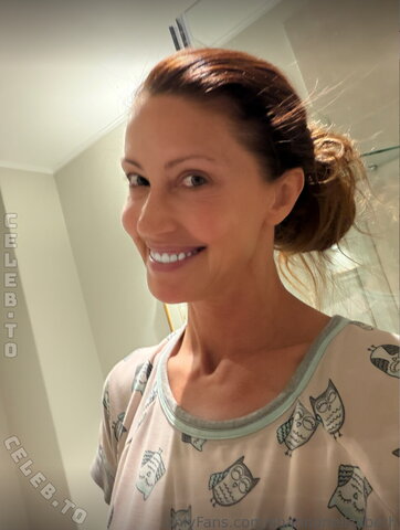 Shannon Elizabeth nude