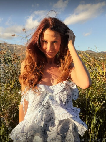 Shannon Elizabeth nude