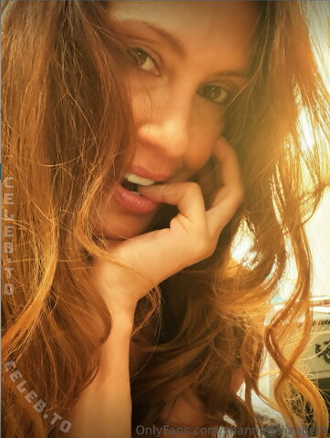 Shannon Elizabeth nude