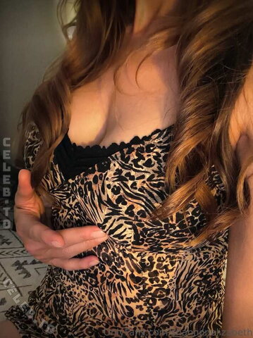 Shannon Elizabeth nude