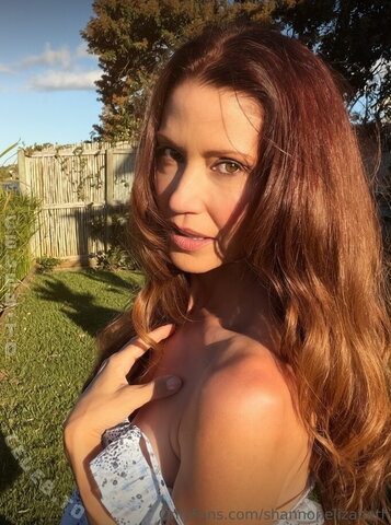 Shannon Elizabeth photo 5