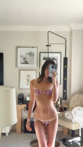 Shannon Zhao nude photo 4