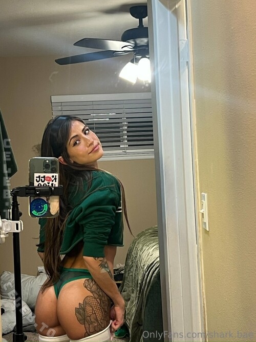 Shark Bae nude photo 4