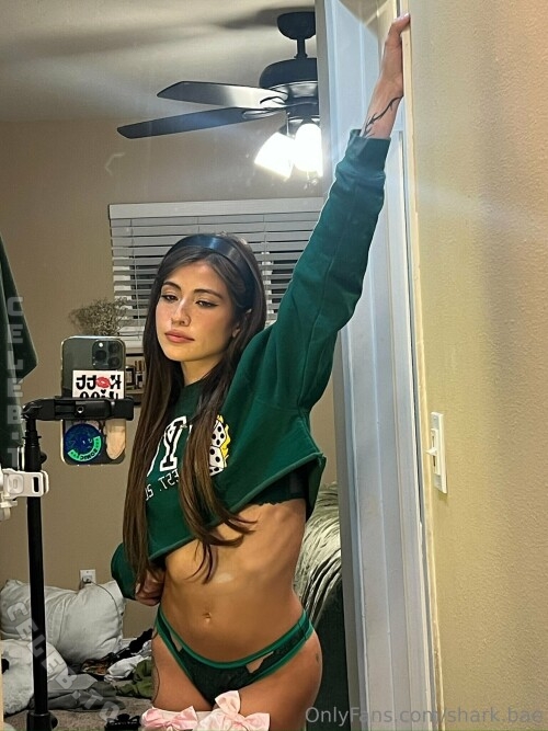 Shark Bae nude photo 11