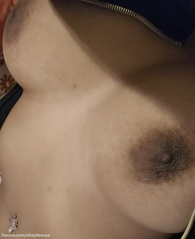shaylieseya nude photo 3