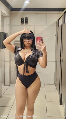 shaylieseya nude photo 5
