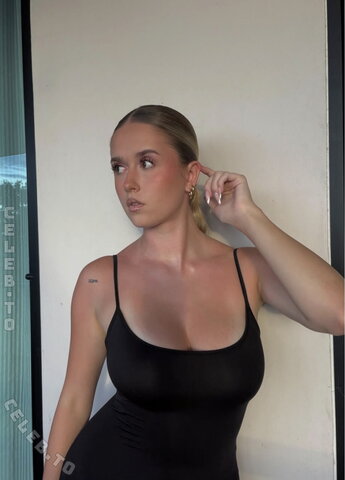 Sheila Gradascevic nude photo 20