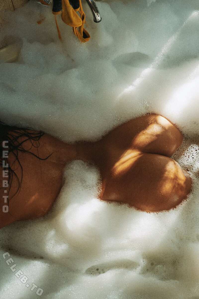 Shelby Lucisano nude photo 19