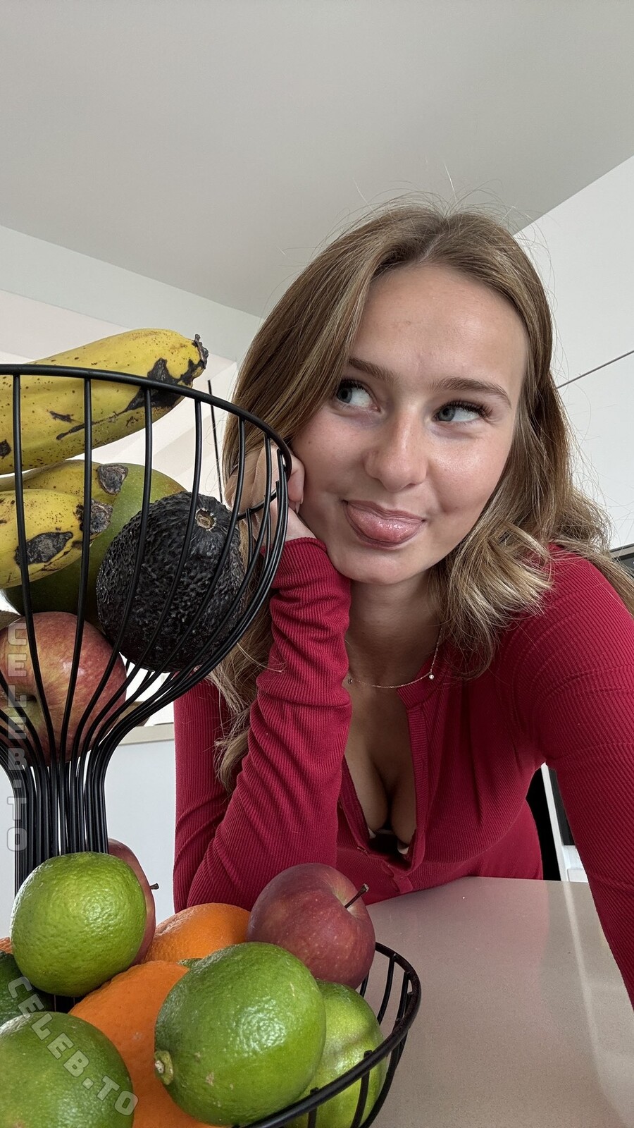 Shelley Thessyna nude photo 3