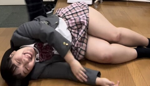 Shigetani Hotaru nude photo 1
