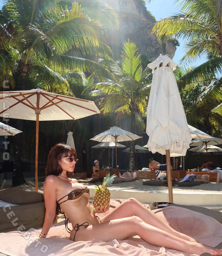 Shima.mndi nude photo 2
