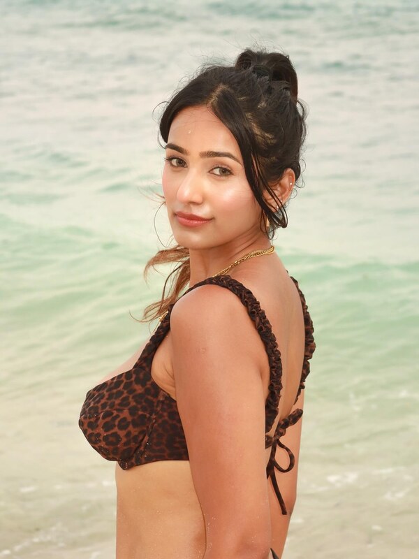 Shubhna Agarwal nude photo 2
