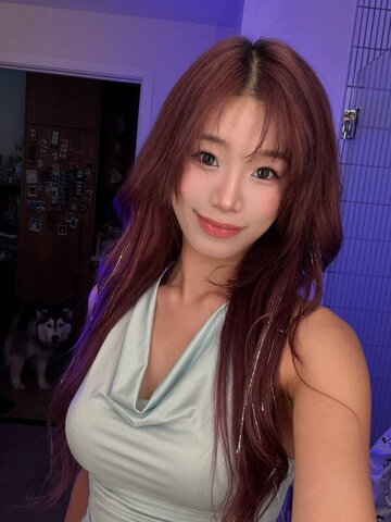 Shulun C. nude photo 2