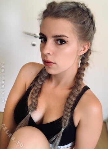 Shurjoka nude photo 8