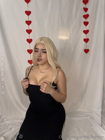 Shylinn Velez nude photo 5