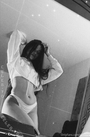 Sia ASMR nude photo 37
