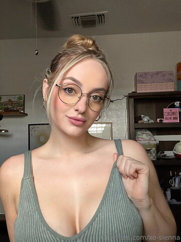 Sienna Riley nude photo 13