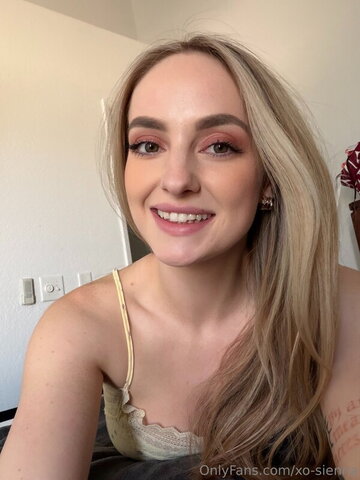 Sienna Riley nude photo 10