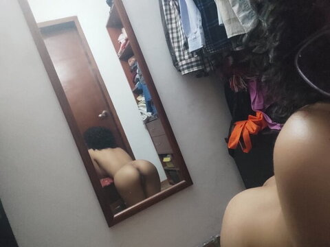 Sikosia nude photo 11