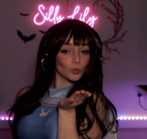 sillylilyzz nude photo 3