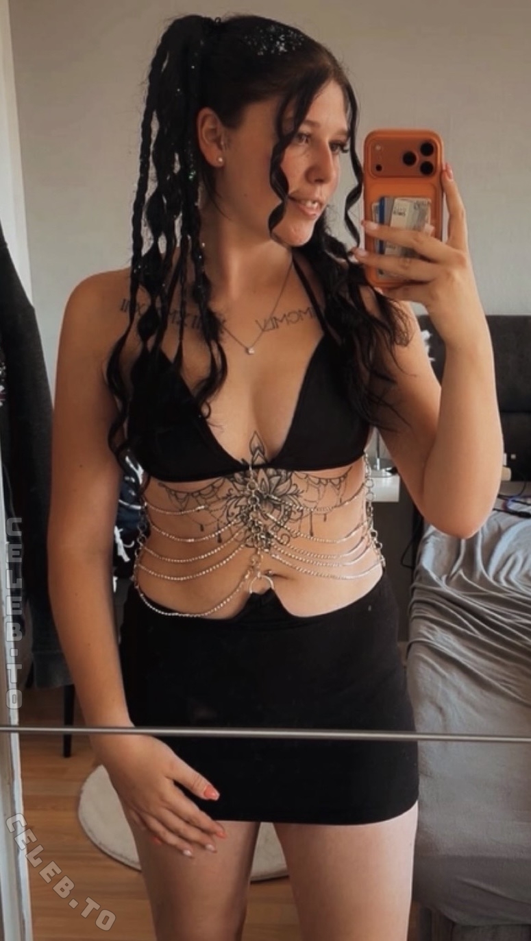 Sina_906 nude photo 3