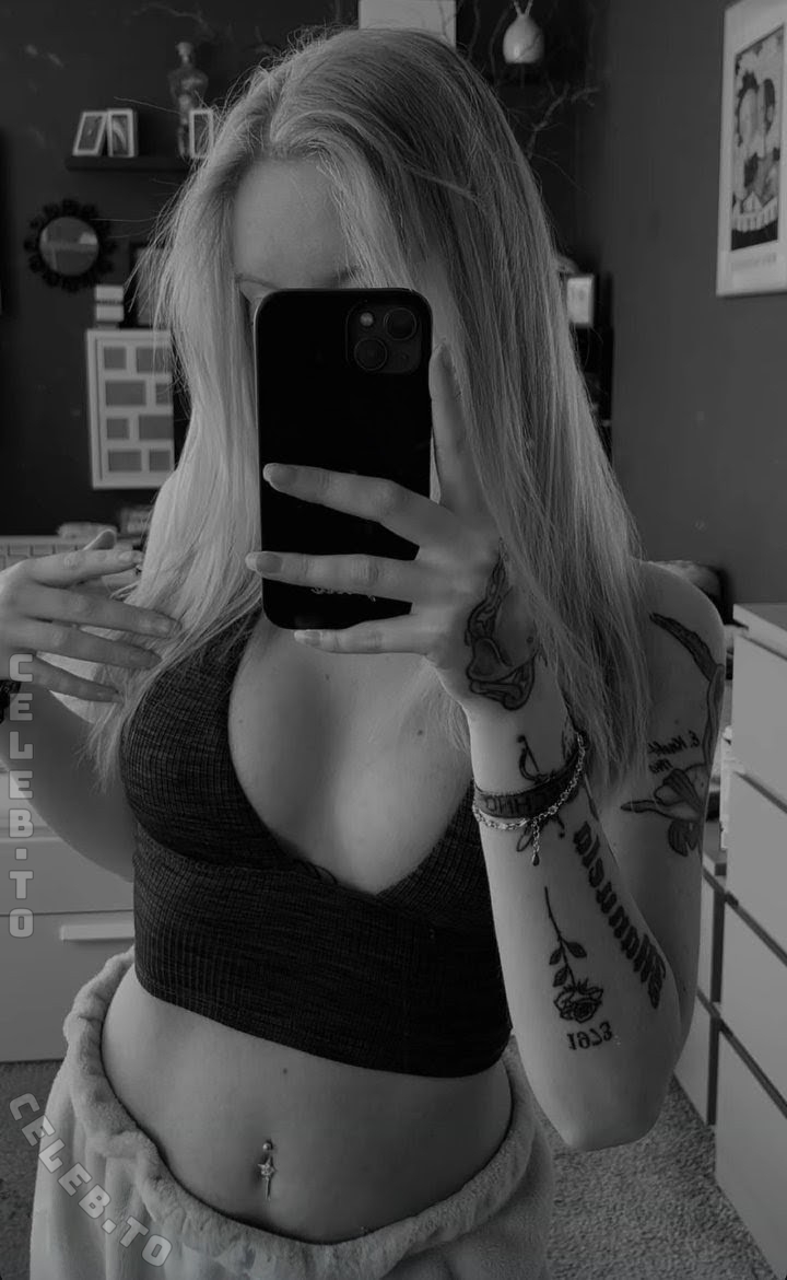 Sina_nck nude photo 1