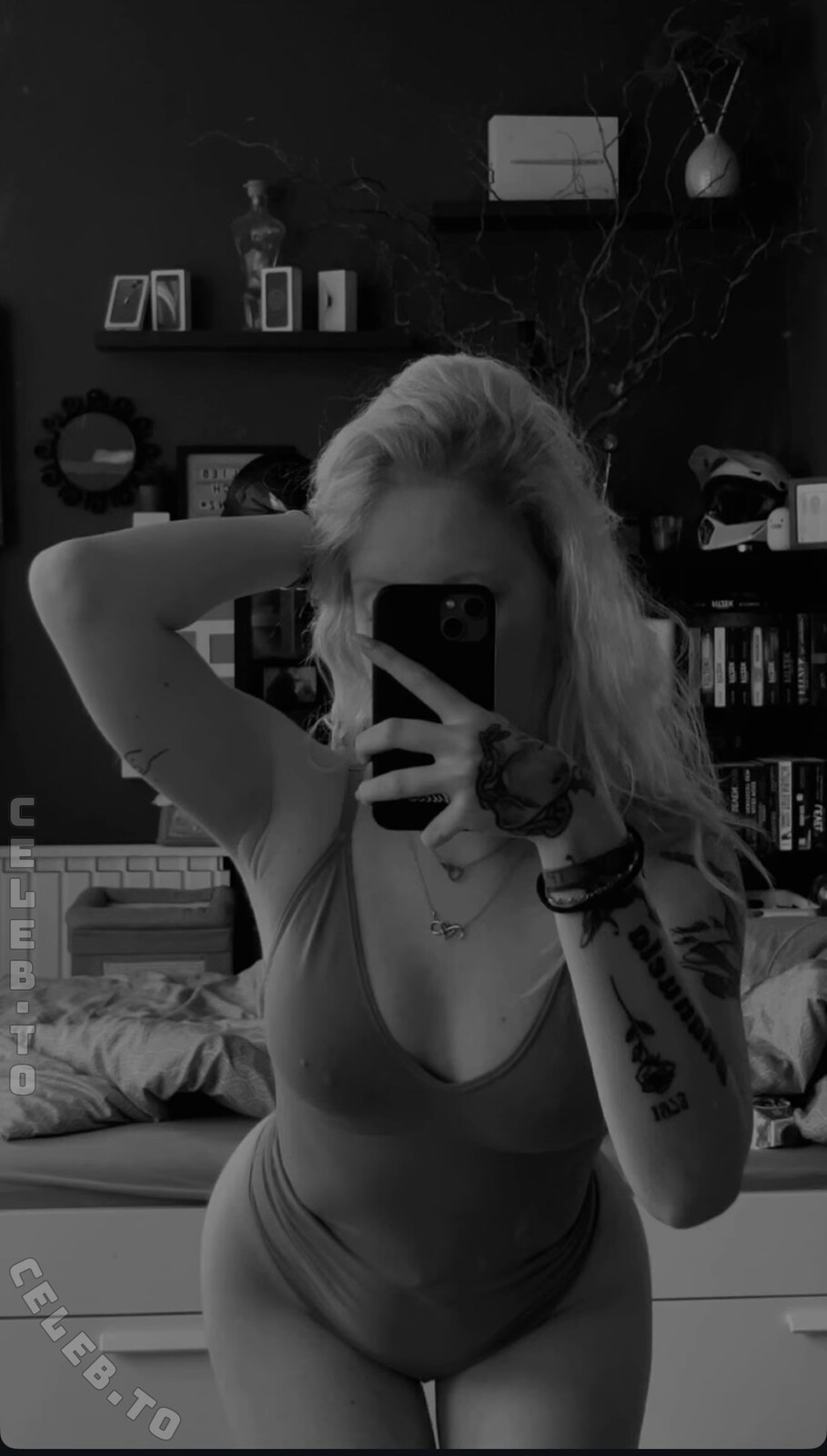 Sina_nck nude photo 1