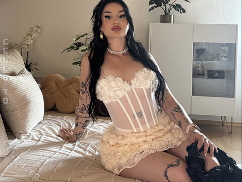 Sinarwtz nude photo 15