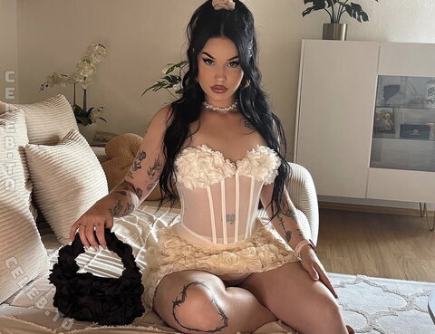 Sinarwtz nude photo 28