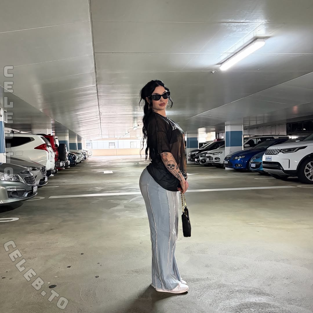 Sinarwtz nude photo 1