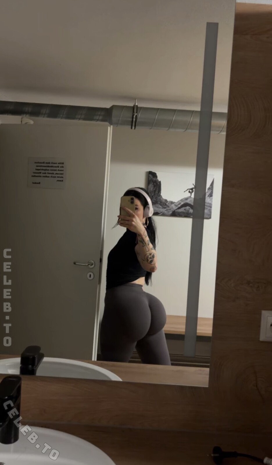 Sinarwtz nude photo 1