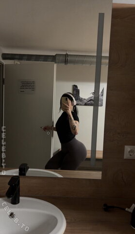 Sinarwtz nude photo 2