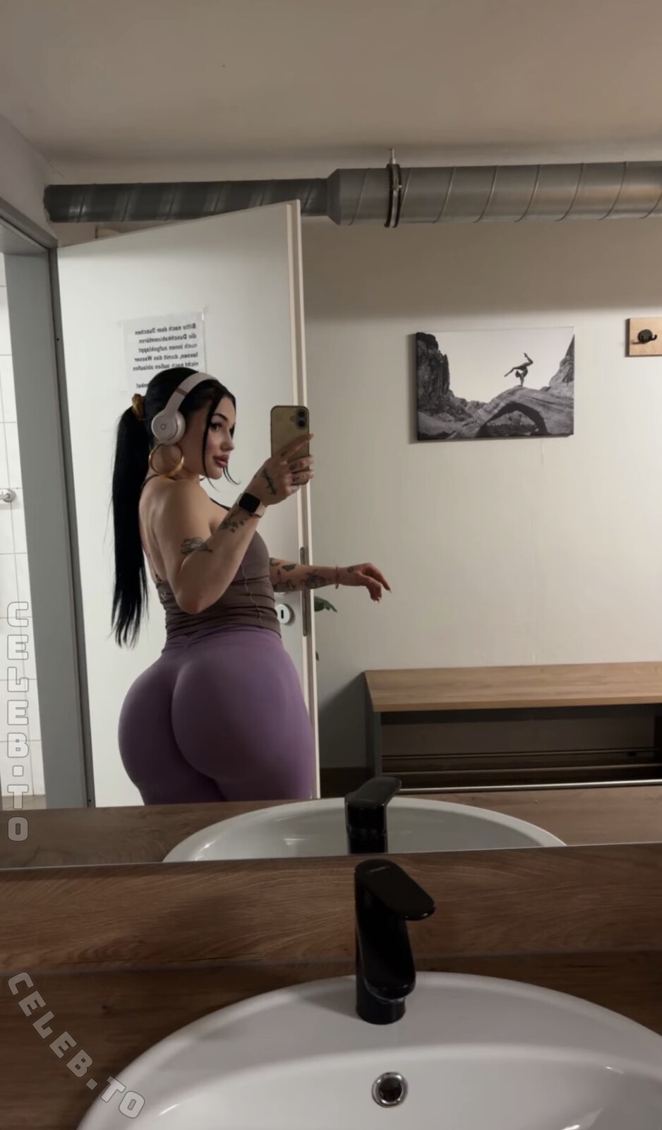 Sinarwtz nude photo 2