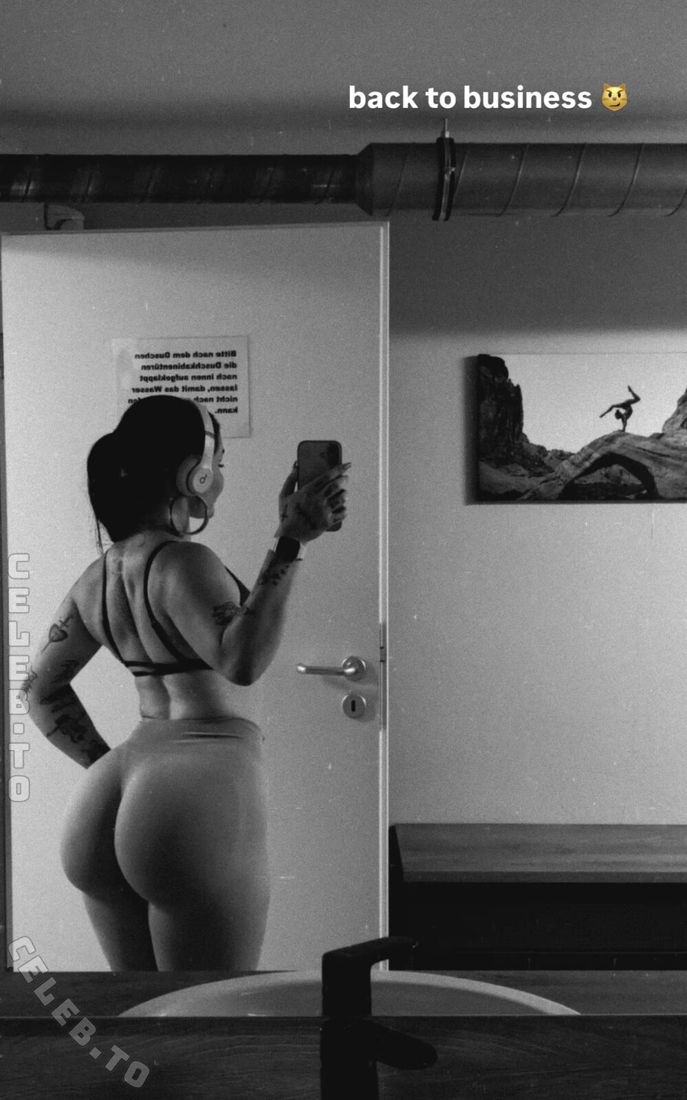 Sinarwtz nude photo 1