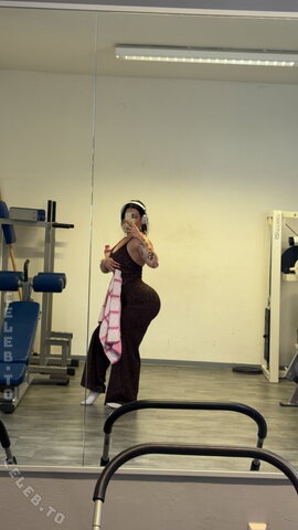 Sinarwtz nude photo 2