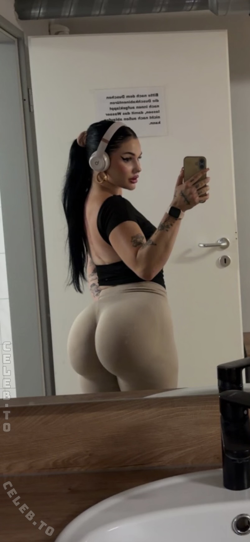 Sinarwtz nude photo 1