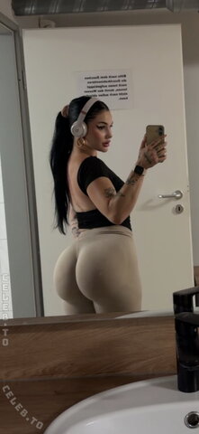 Sinarwtz Hot (2 photos)