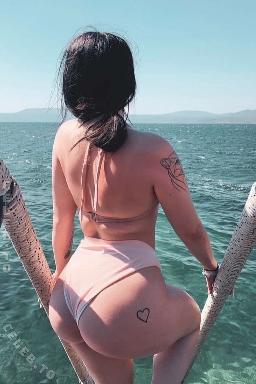 Sinarwtz nude photo 2