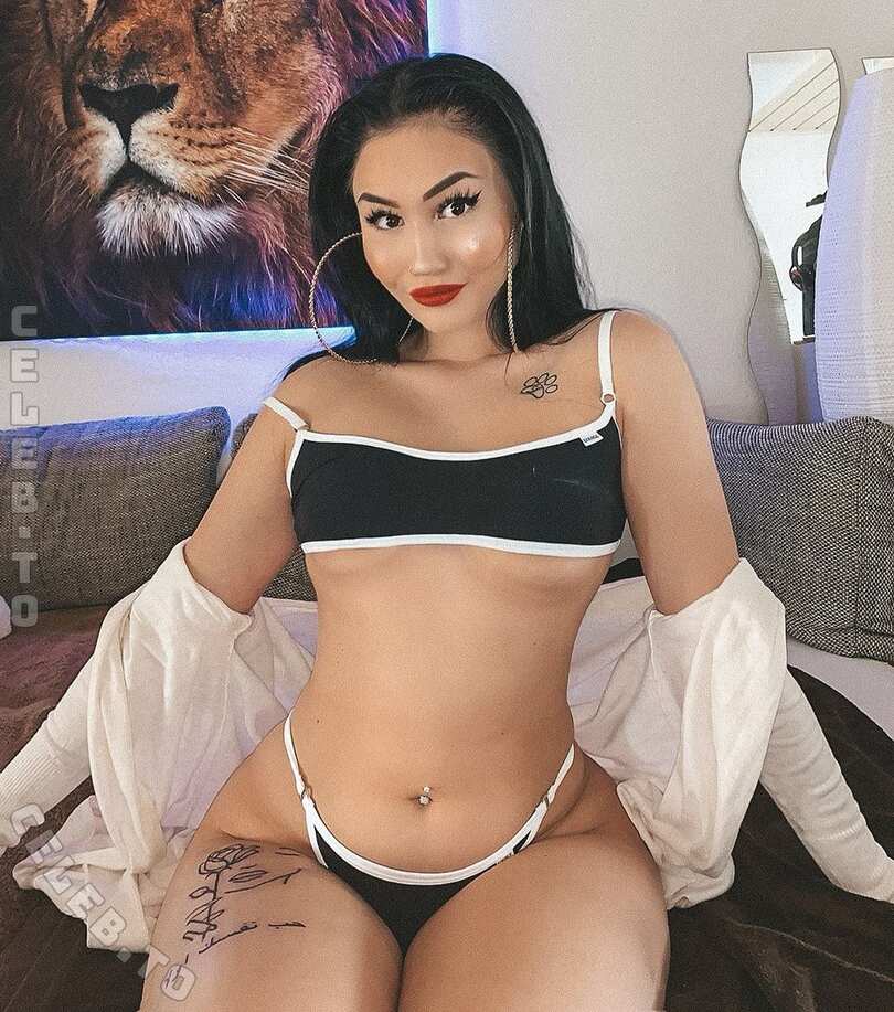 Sinarwtz nude photo 4