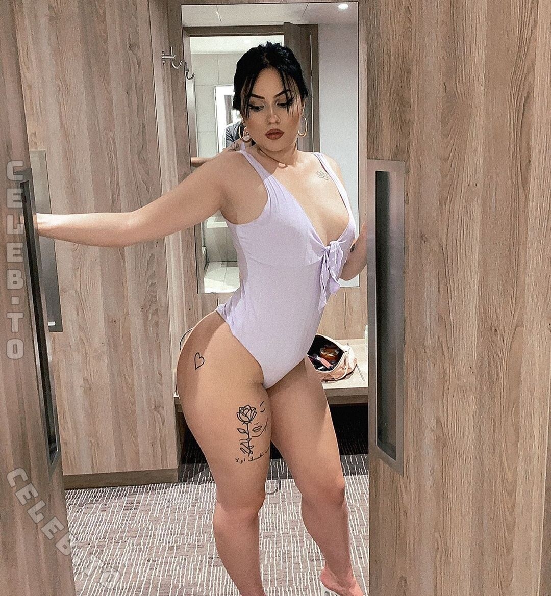 Sinarwtz nude photo 3
