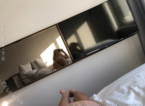 Sinasunchez nude photo 15