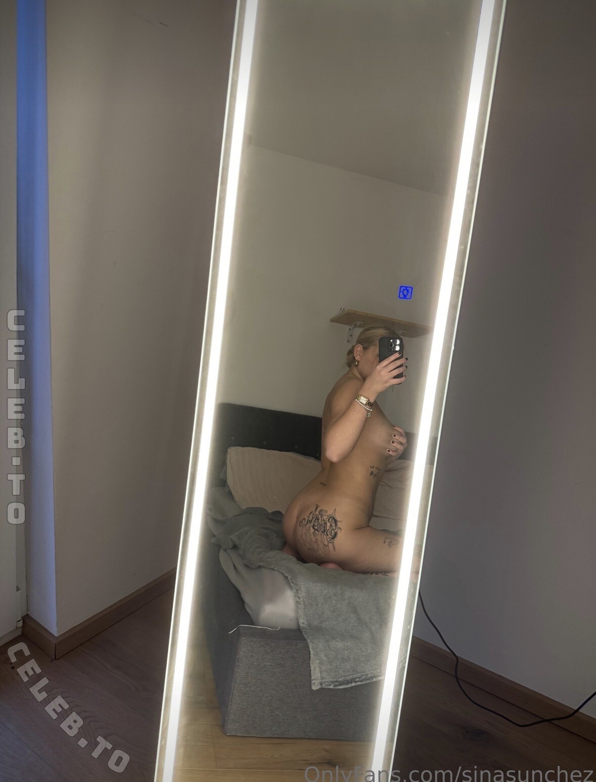 Sinasunchez nude photo 1