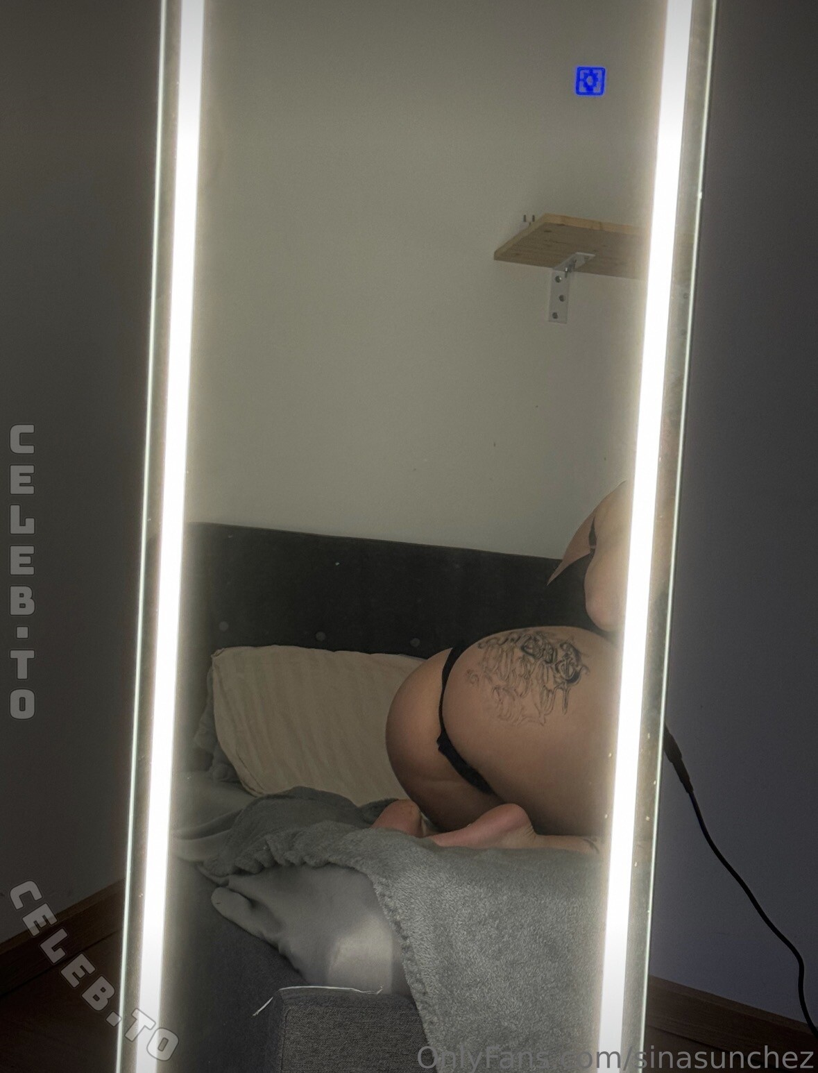 Sinasunchez nude photo 2