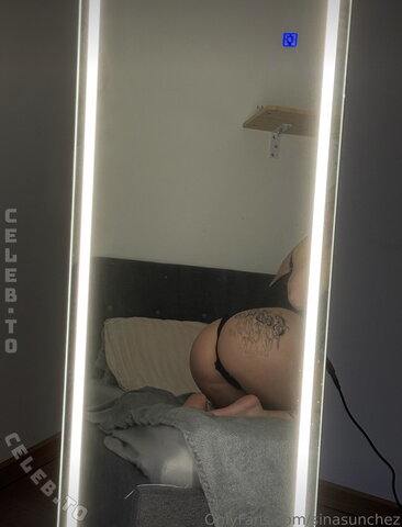 Sinasunchez nude photo 10